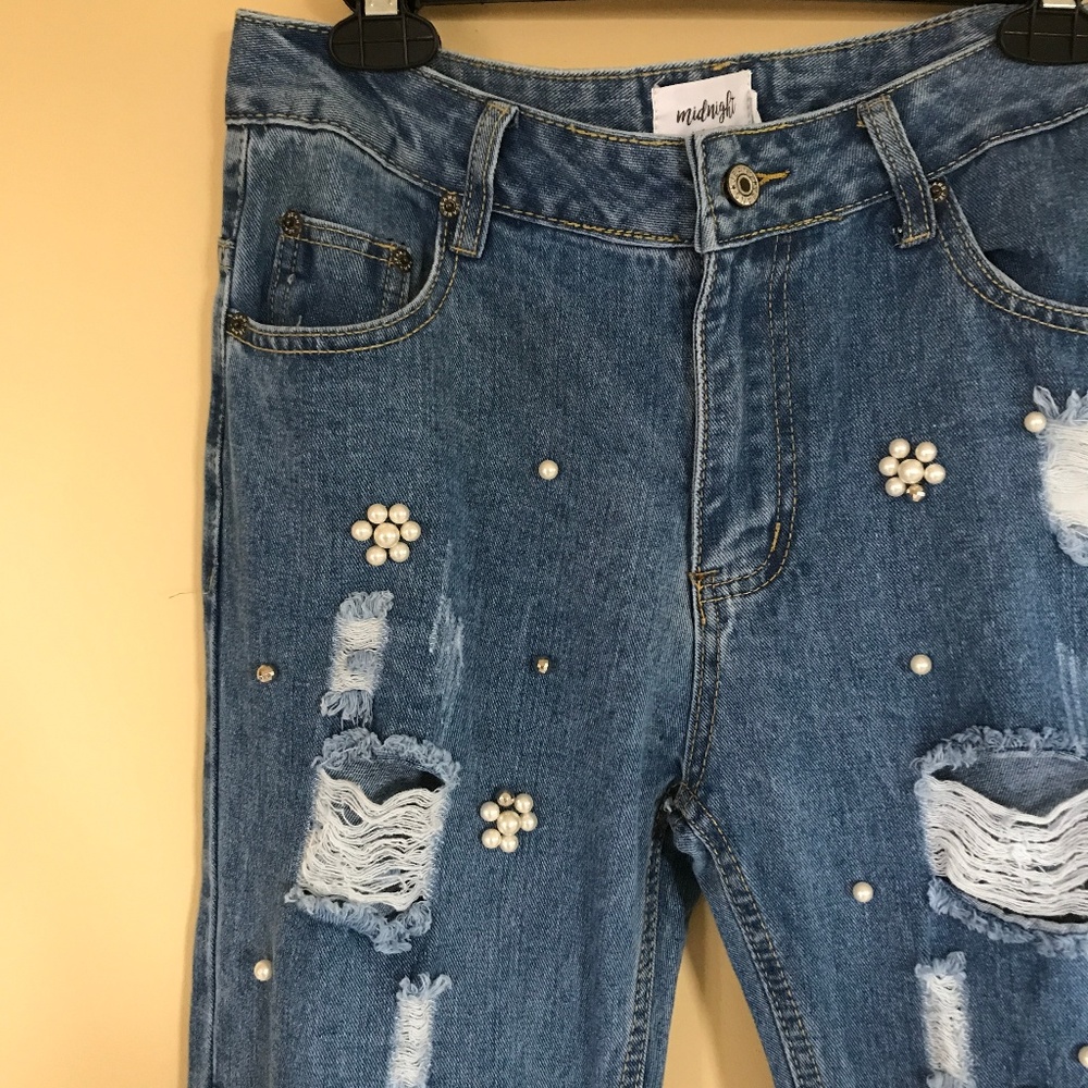 Mom Style Embellished Pearl Distressed Jeans - Picture 2 of 7